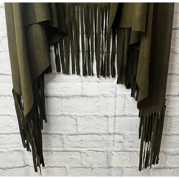 Umgee Faux suede fringe boho festival vest, size M. - Picture 5 of 7